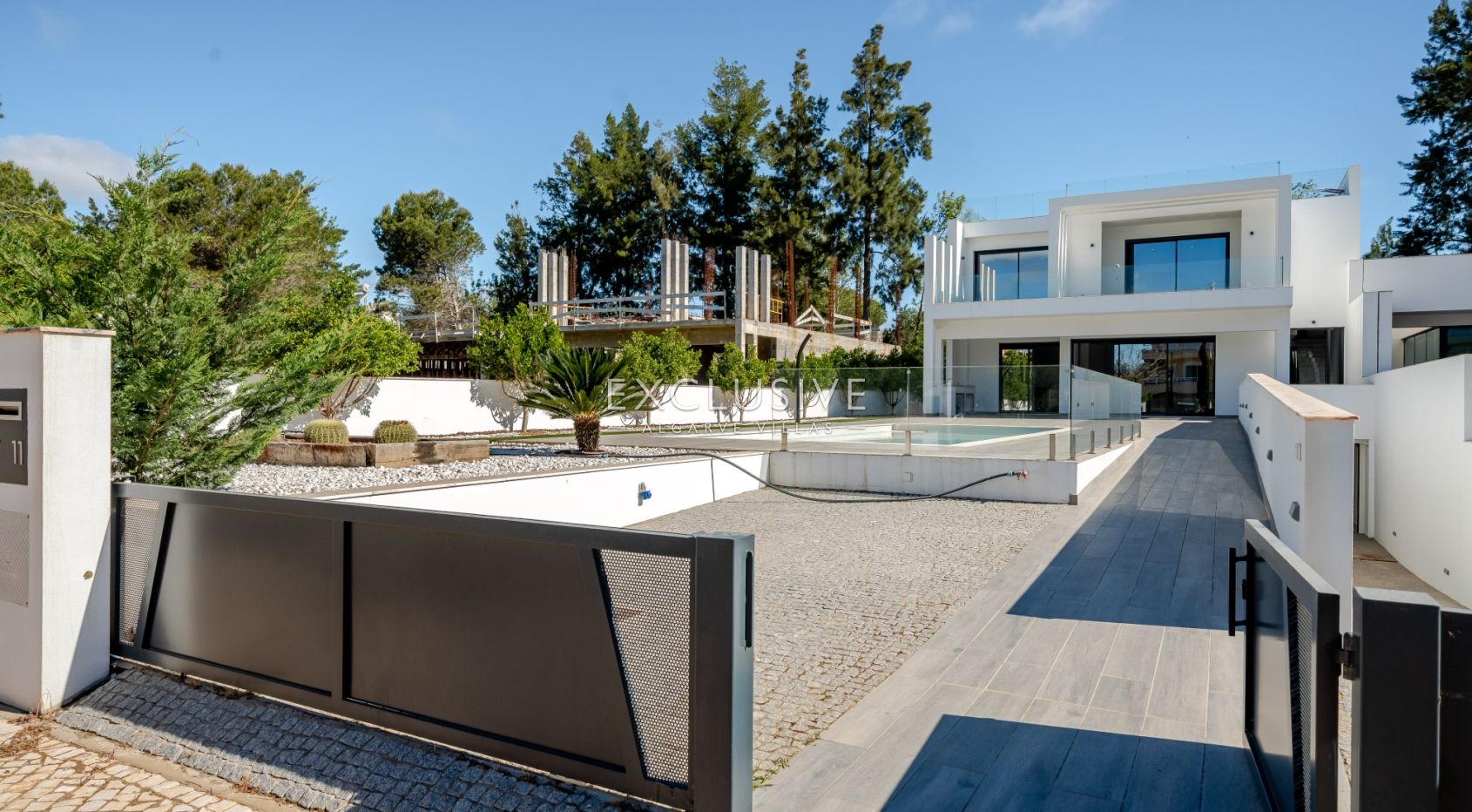 Comprar uma moradia nova 3+1 moderna numa zona muito procurada em Vilamoura