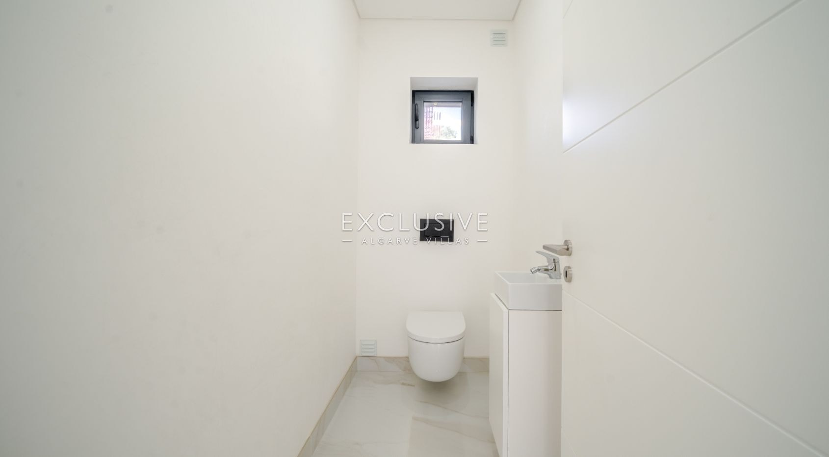 Comprar uma moradia nova 3+1 moderna numa zona muito procurada em Vilamoura