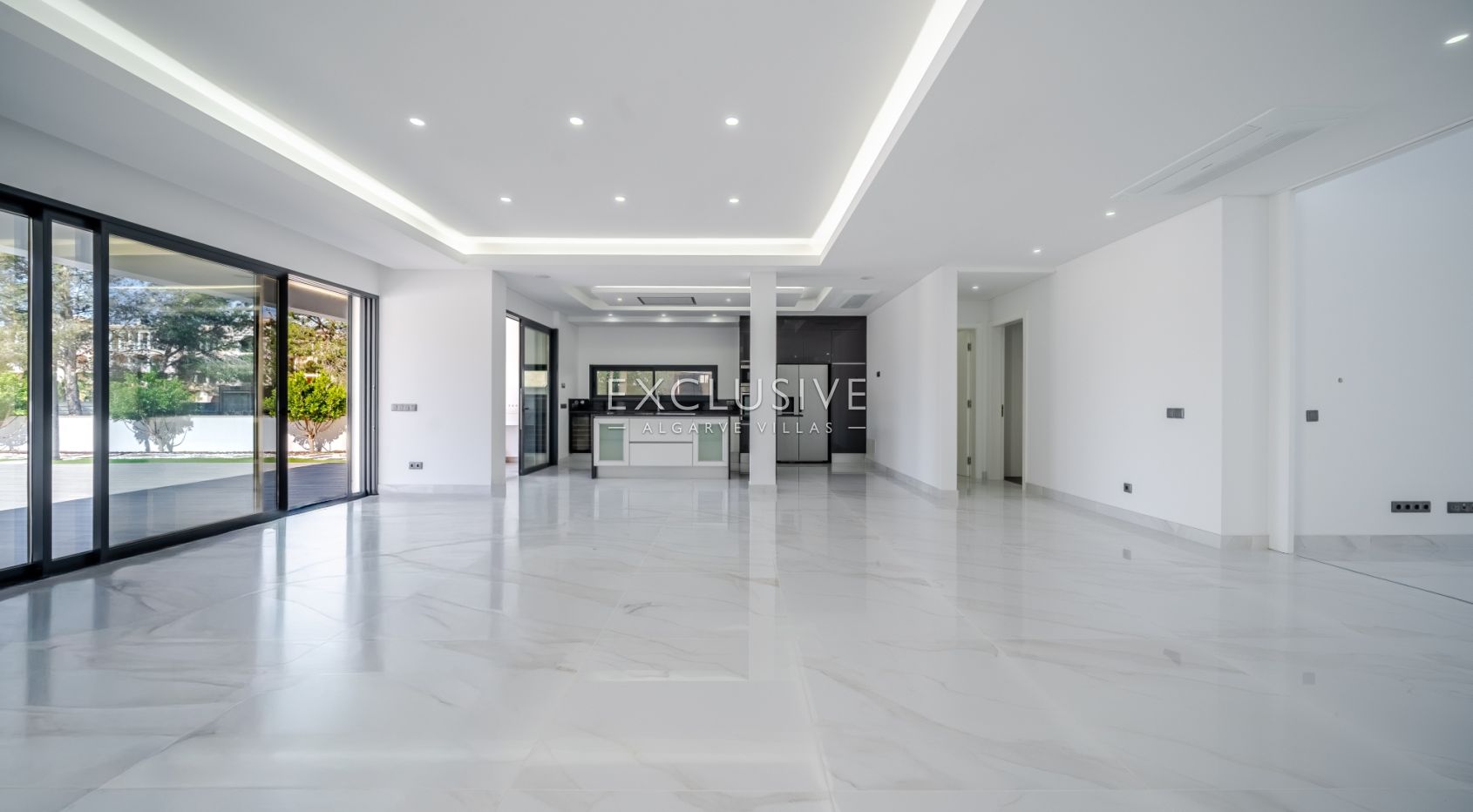 Comprar uma moradia nova 3+1 moderna numa zona muito procurada em Vilamoura