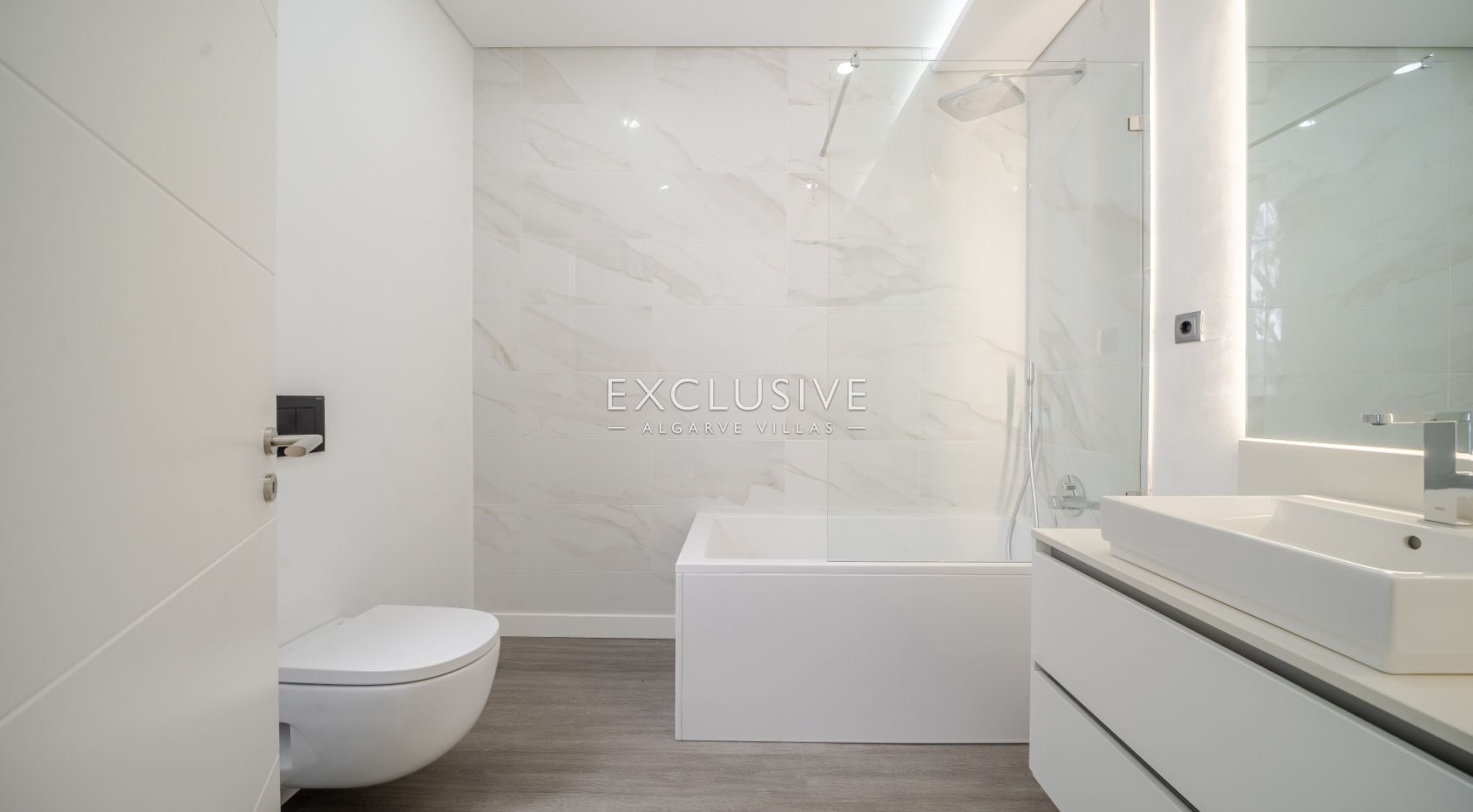 Comprar uma moradia nova 3+1 moderna numa zona muito procurada em Vilamoura