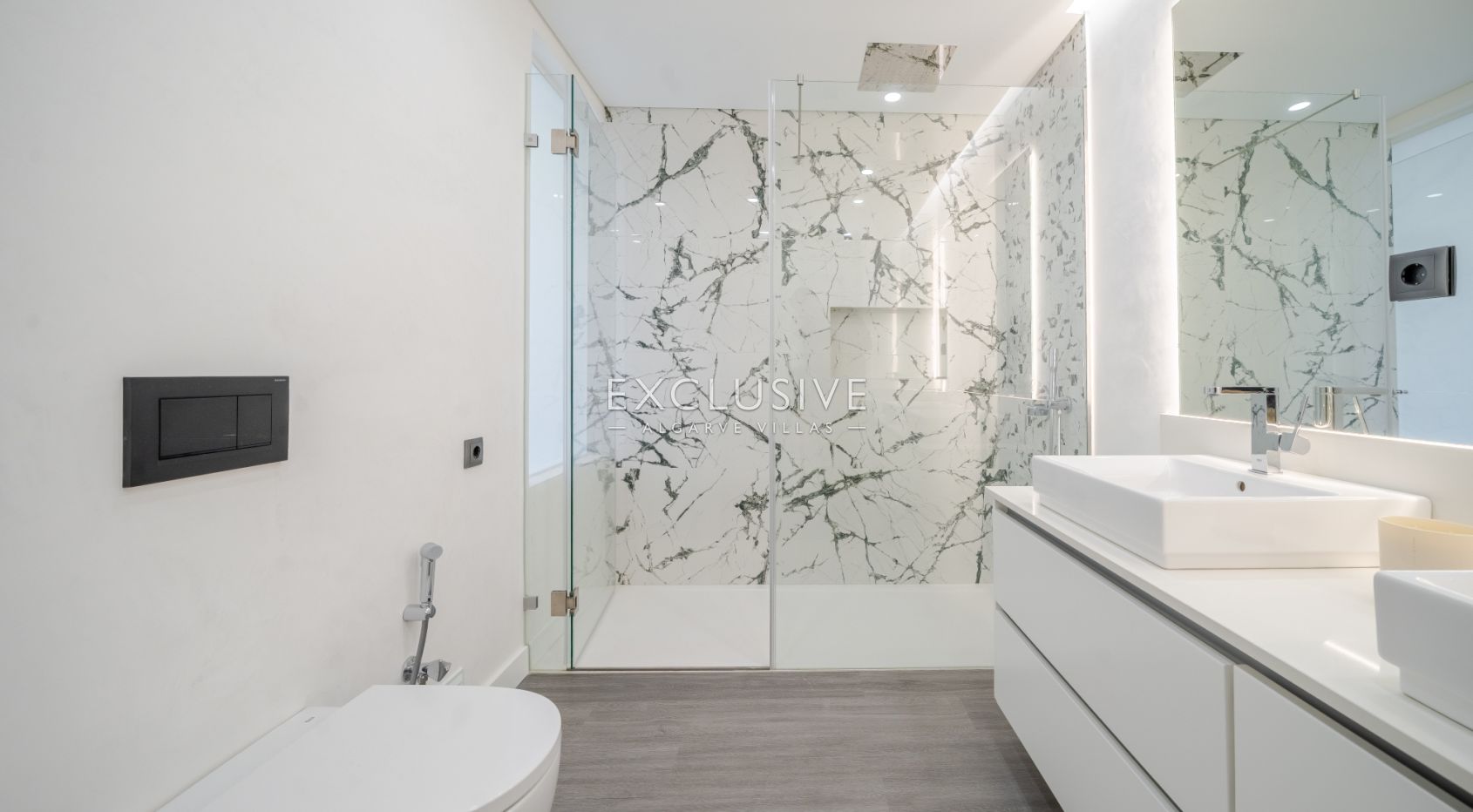 Comprar uma moradia nova 3+1 moderna numa zona muito procurada em Vilamoura