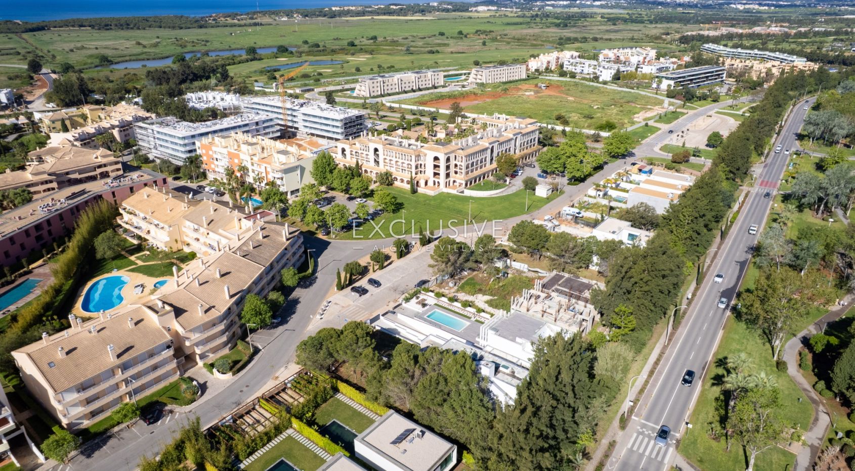 Comprar uma moradia nova 3+1 moderna numa zona muito procurada em Vilamoura