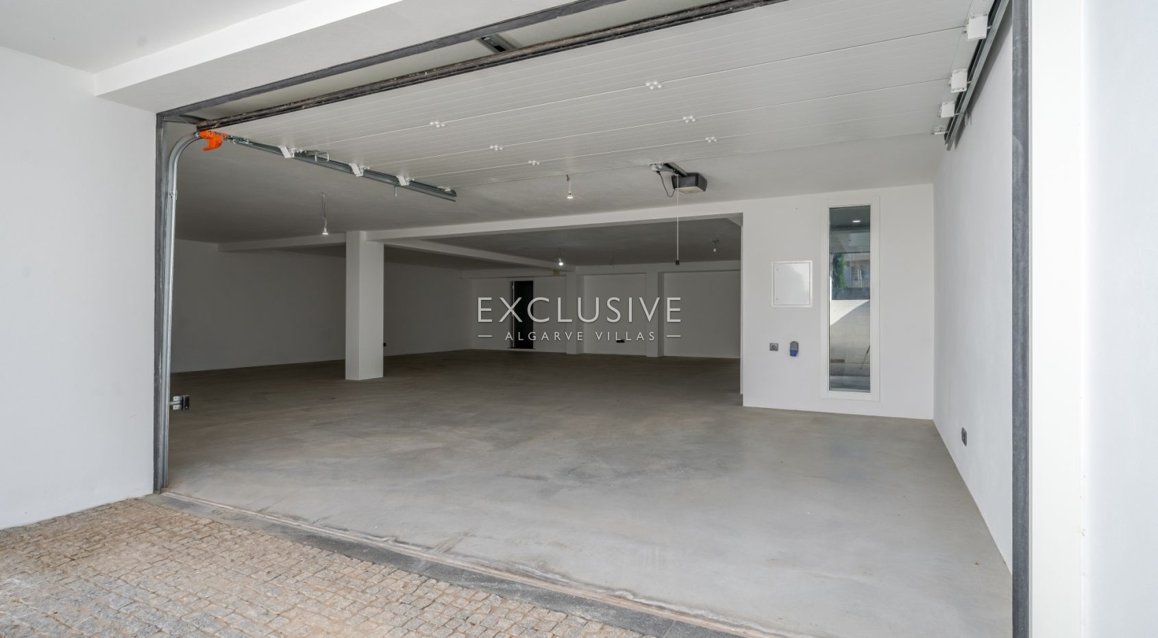 Comprar uma moradia nova 3+1 moderna numa zona muito procurada em Vilamoura