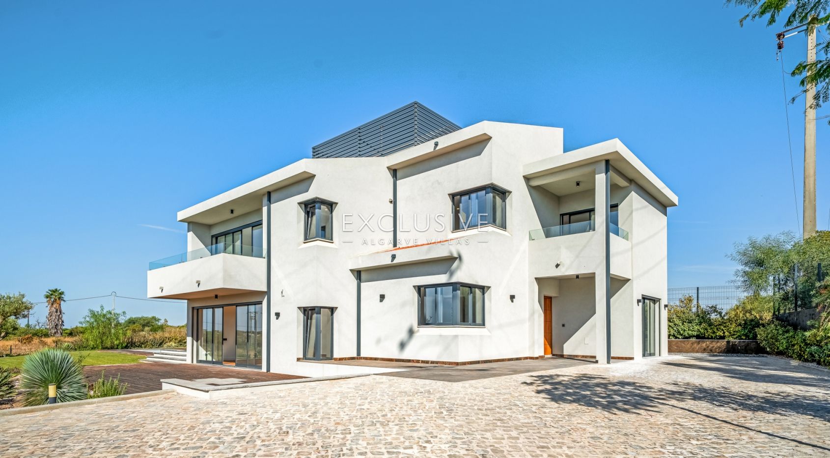 7 bedroom modern villa near Quarteira Beach, Algarve