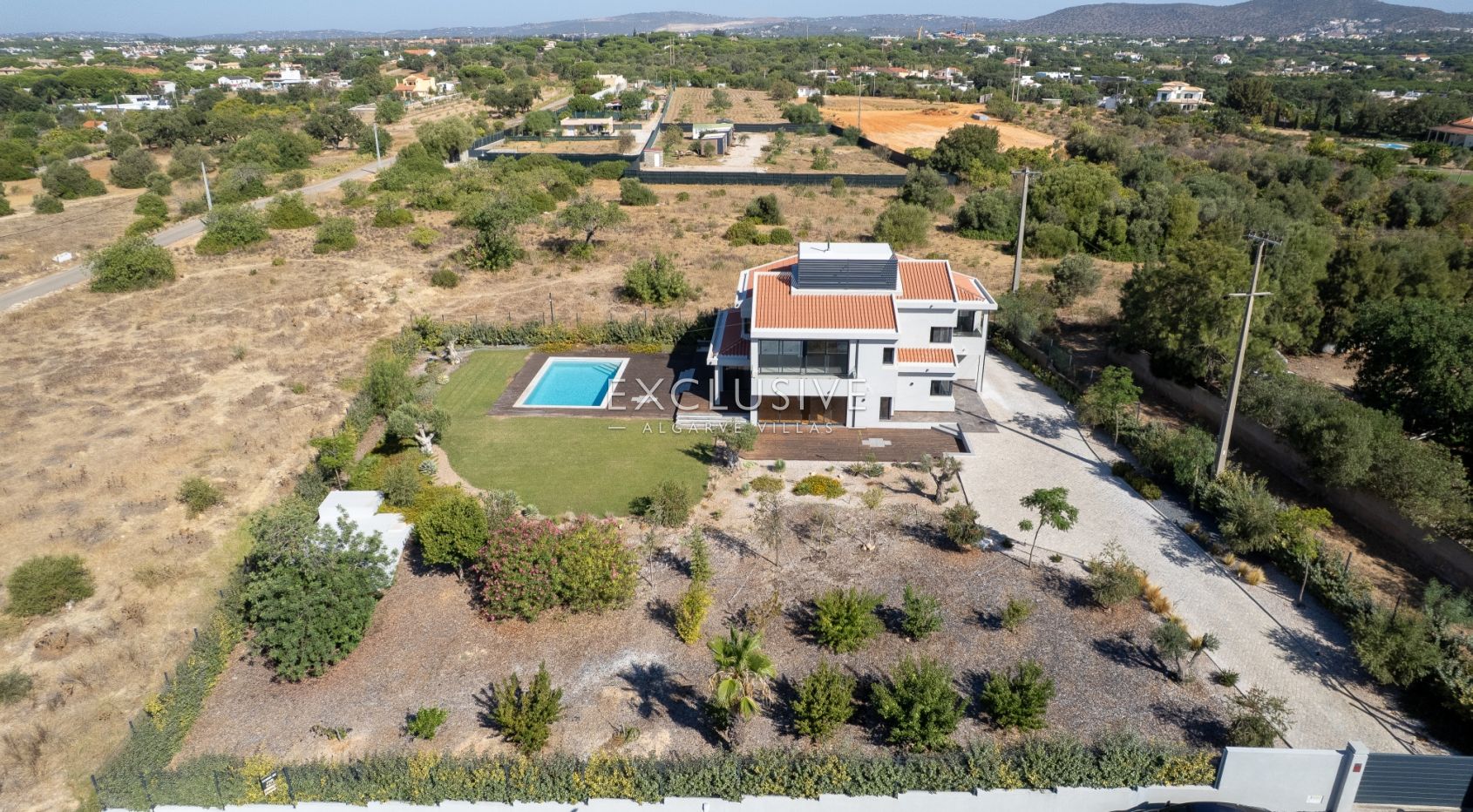 7 bedroom modern villa near Quarteira Beach, Algarve