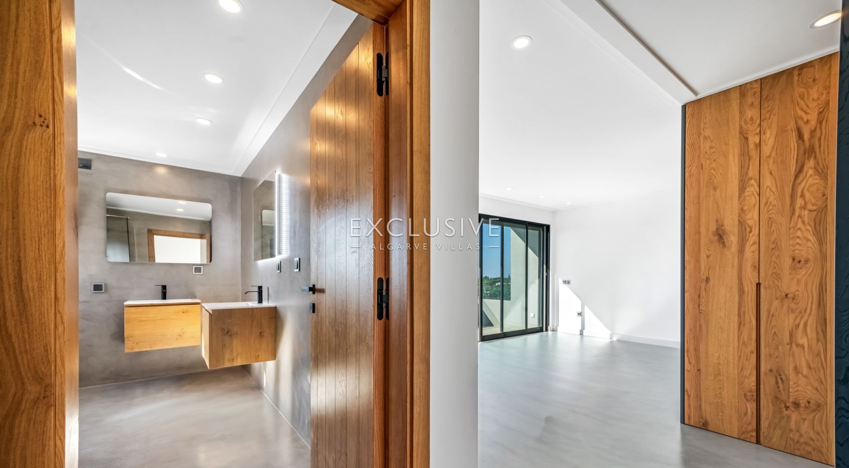 7 bedroom modern villa near Quarteira Beach, Algarve