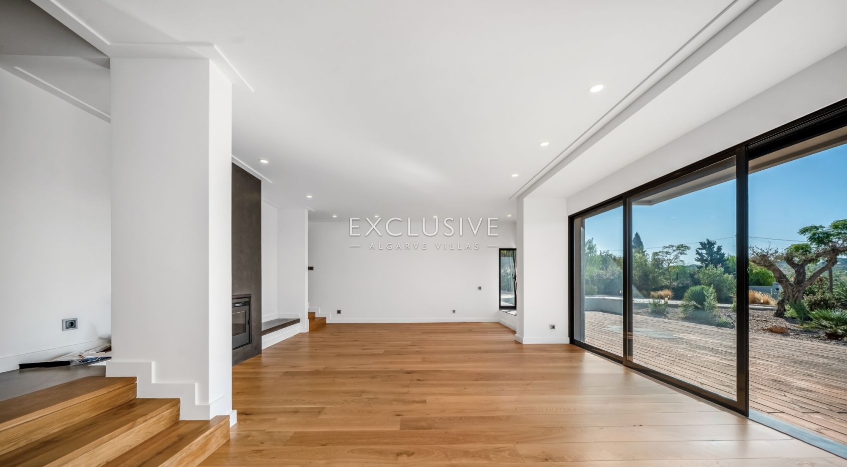 7 bedroom modern villa near Quarteira Beach, Algarve