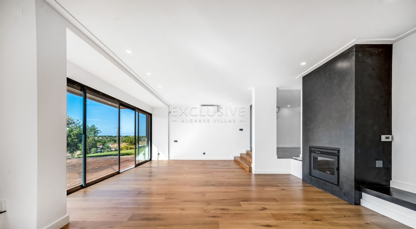 7 bedroom modern villa near Quarteira Beach, Algarve