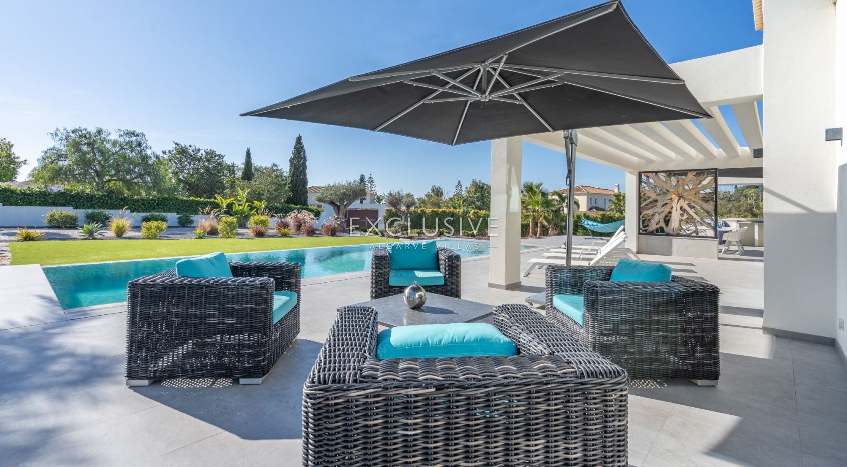 Contemporary 4 bedroom villa with pool in Carvoeiro, Algarve