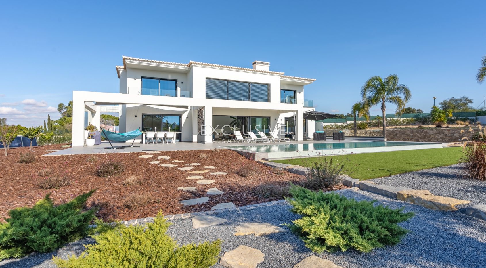 Contemporary 4 bedroom villa with pool in Carvoeiro, Algarve