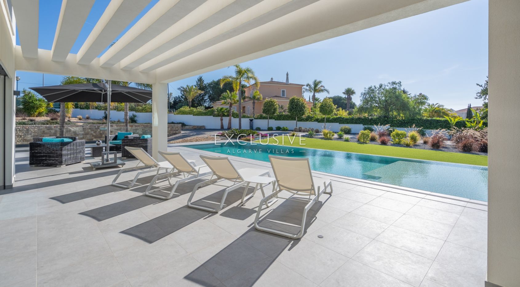 Contemporary 4 bedroom villa with pool in Carvoeiro, Algarve