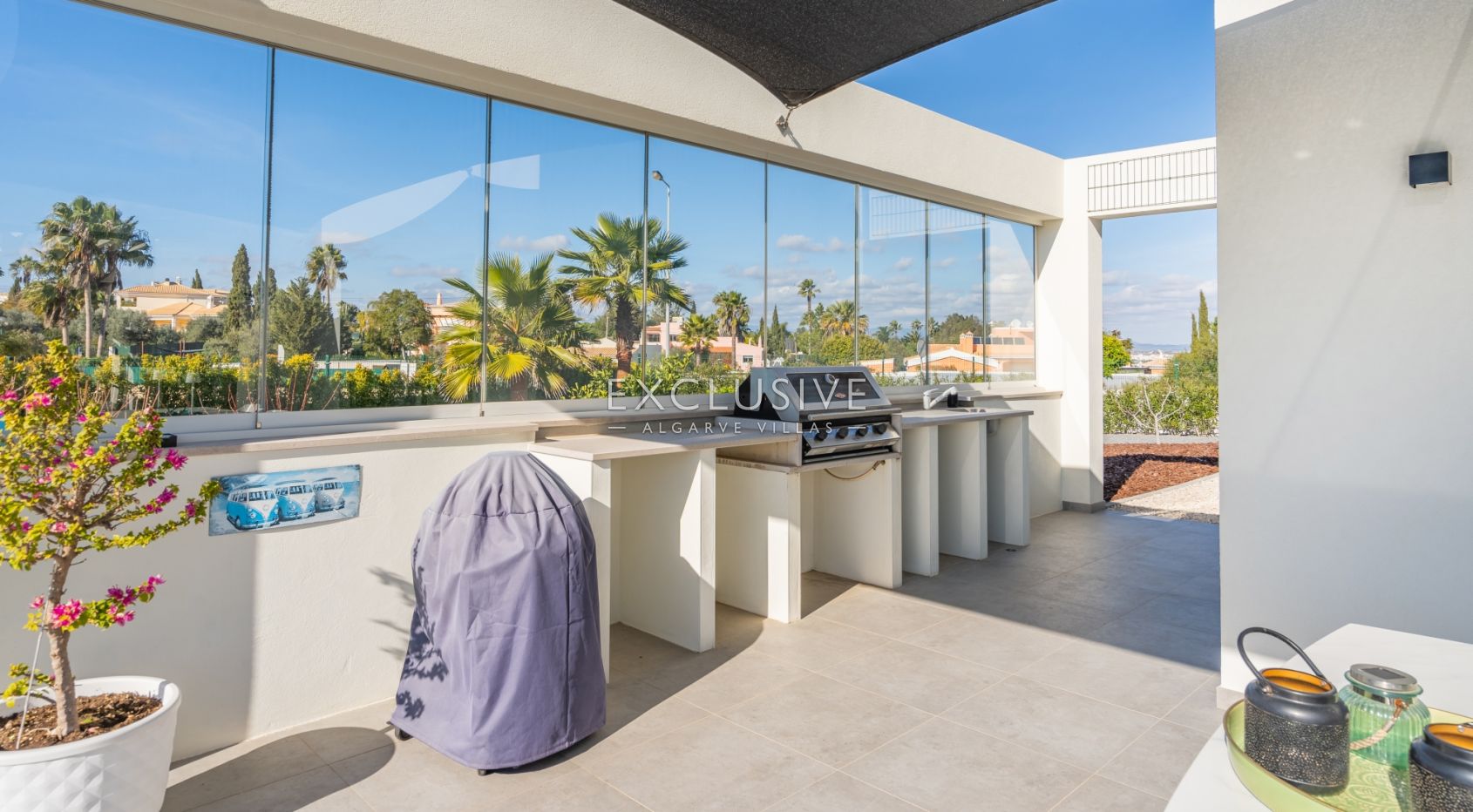 Contemporary 4 bedroom villa with pool in Carvoeiro, Algarve