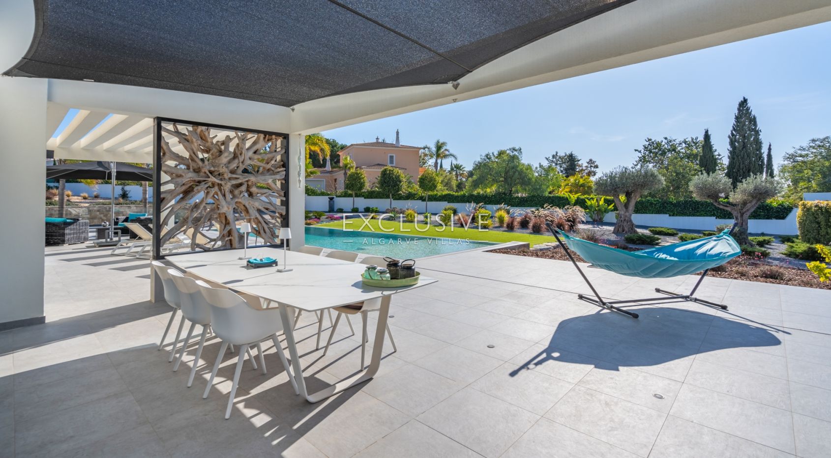 Contemporary 4 bedroom villa with pool in Carvoeiro, Algarve