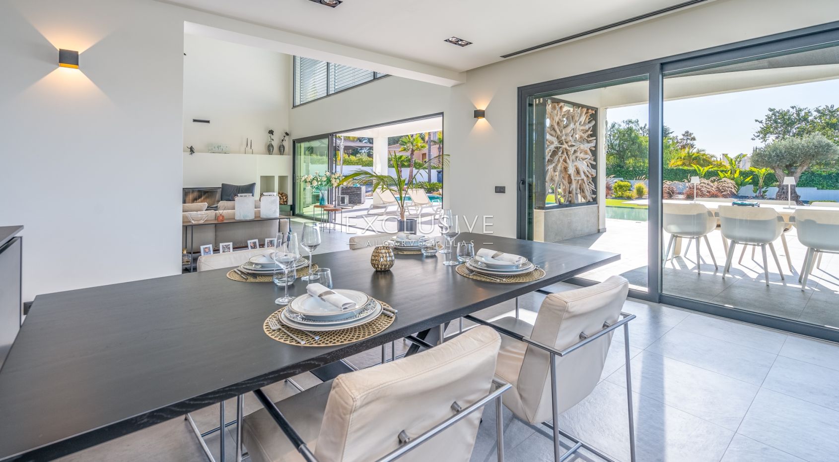 Contemporary 4 bedroom villa with pool in Carvoeiro, Algarve