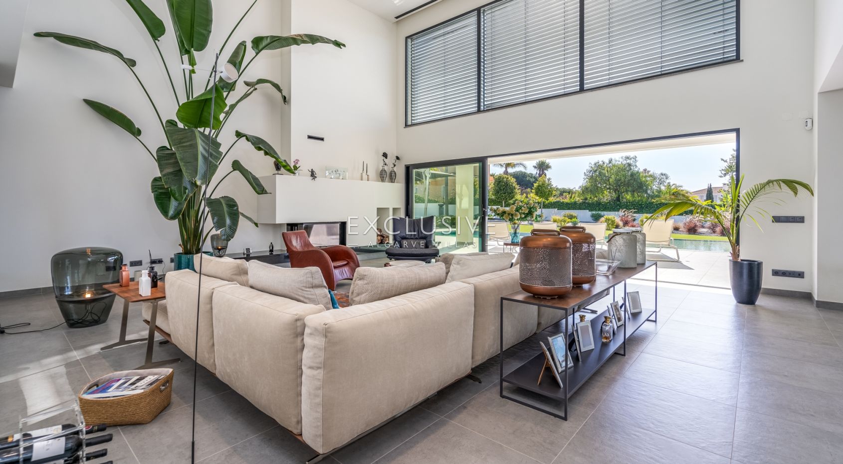 Contemporary 4 bedroom villa with pool in Carvoeiro, Algarve