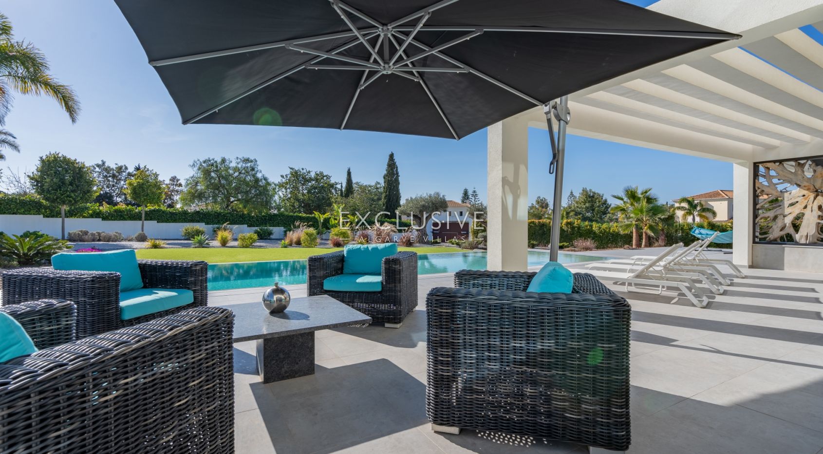 Contemporary 4 bedroom villa with pool in Carvoeiro, Algarve