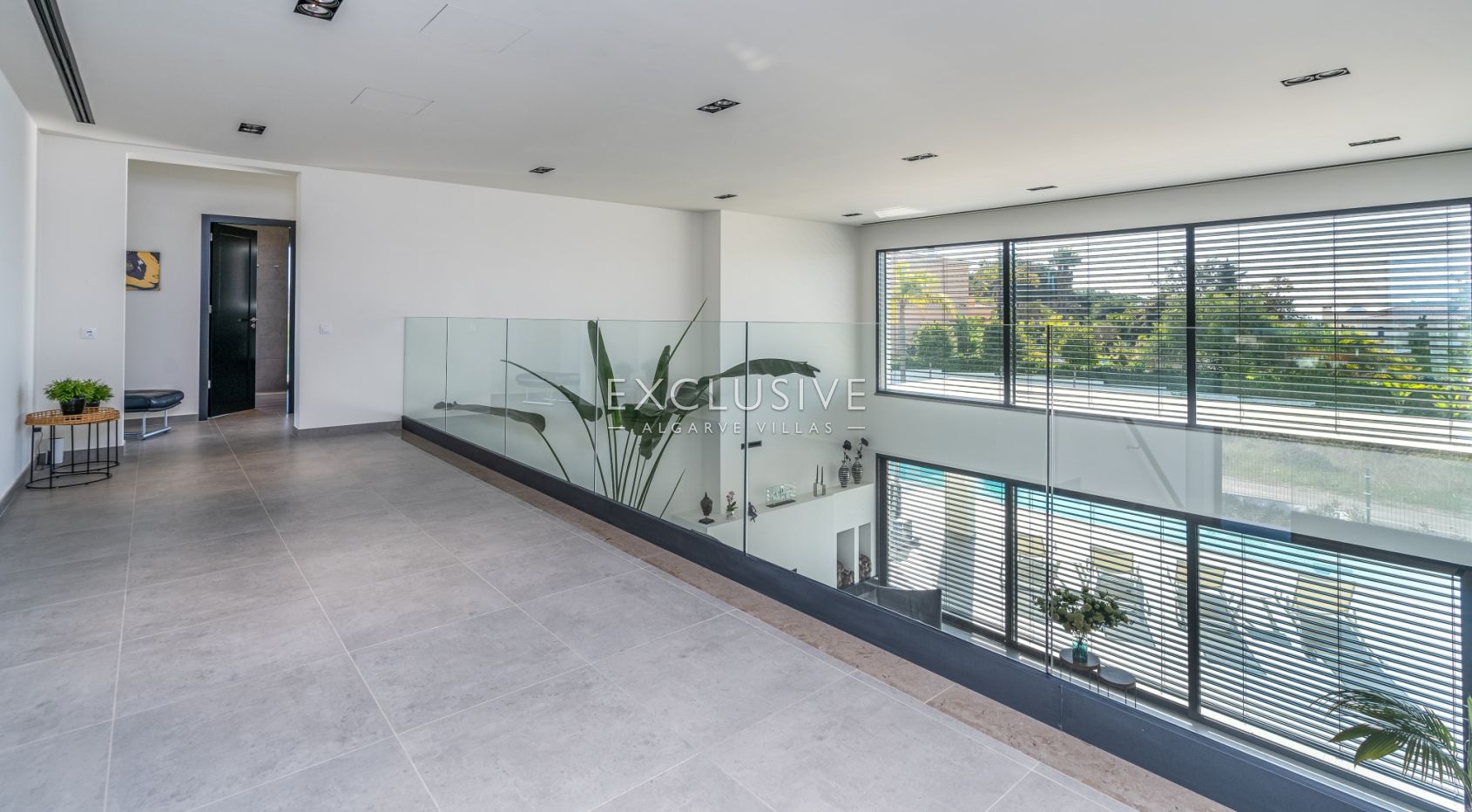 Contemporary 4 bedroom villa with pool in Carvoeiro, Algarve