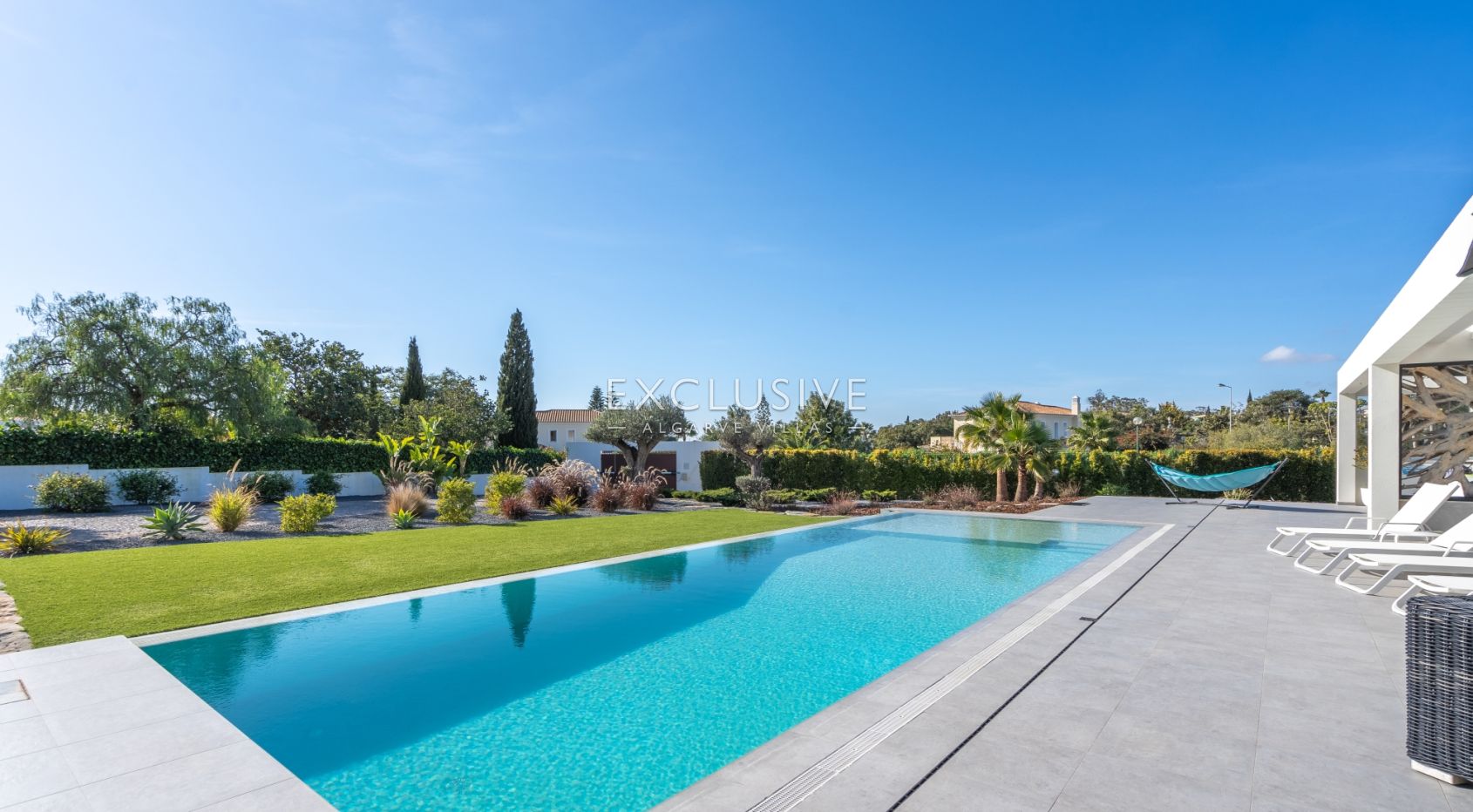 Contemporary 4 bedroom villa with pool in Carvoeiro, Algarve