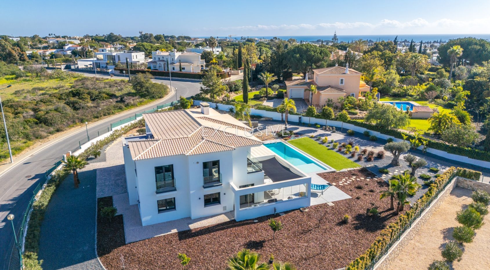 Contemporary 4 bedroom villa with pool in Carvoeiro, Algarve