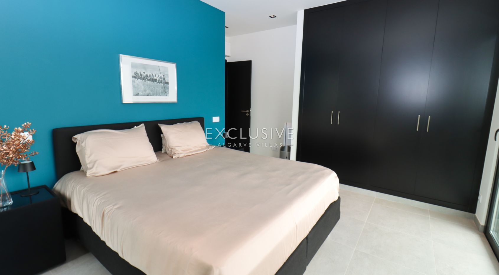 Contemporary 4 bedroom villa with pool in Carvoeiro, Algarve