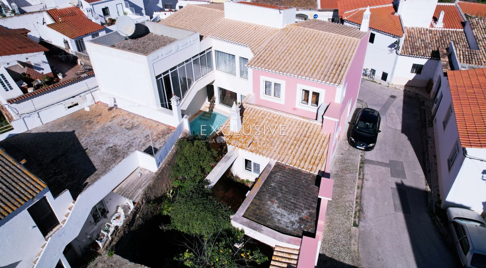 Charmantes Stadthaus mit 4 Schlafzimmern und Pool in dem ruhigen Dorf Estombar, Algarve