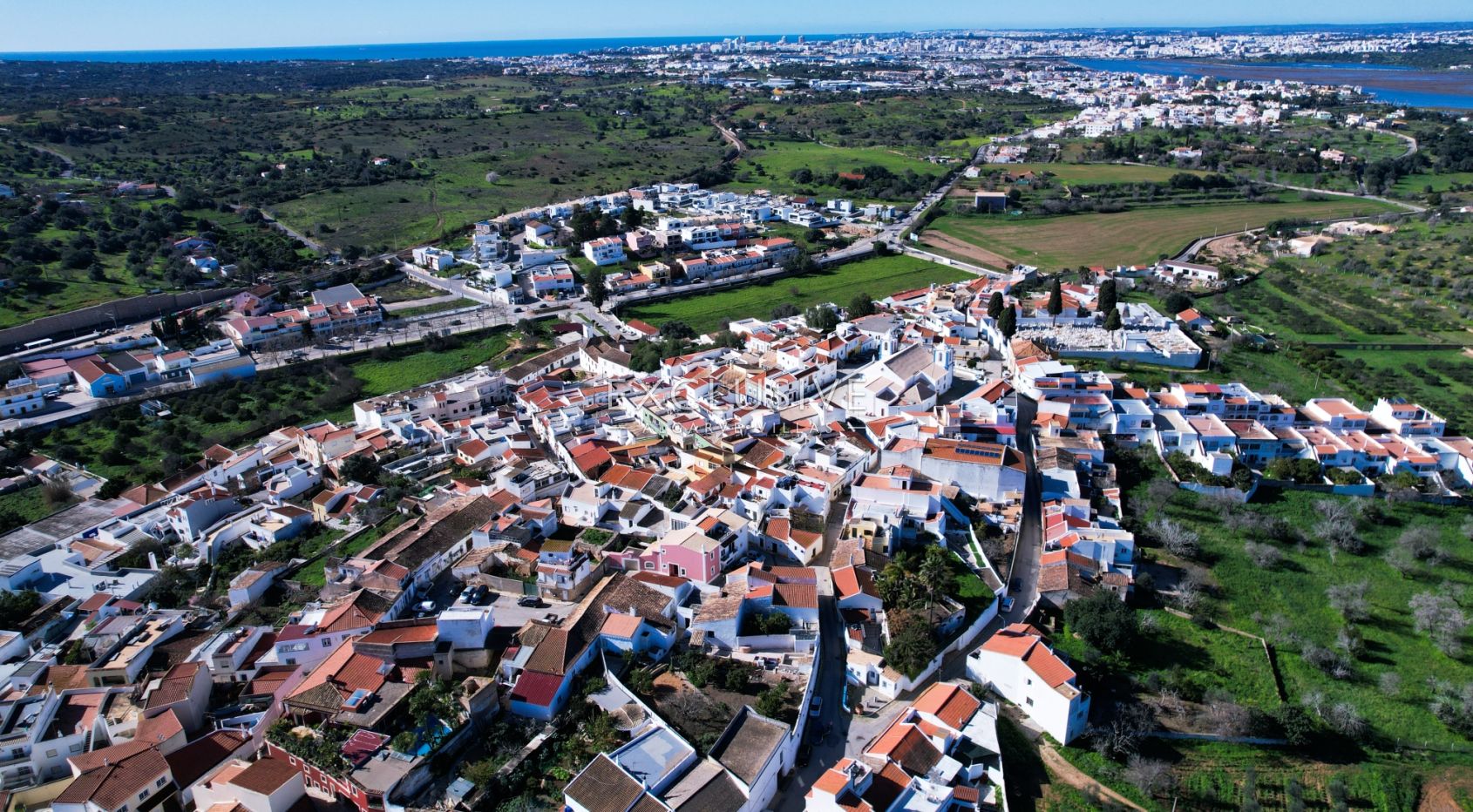 Charmantes Stadthaus mit 4 Schlafzimmern und Pool in dem ruhigen Dorf Estombar, Algarve