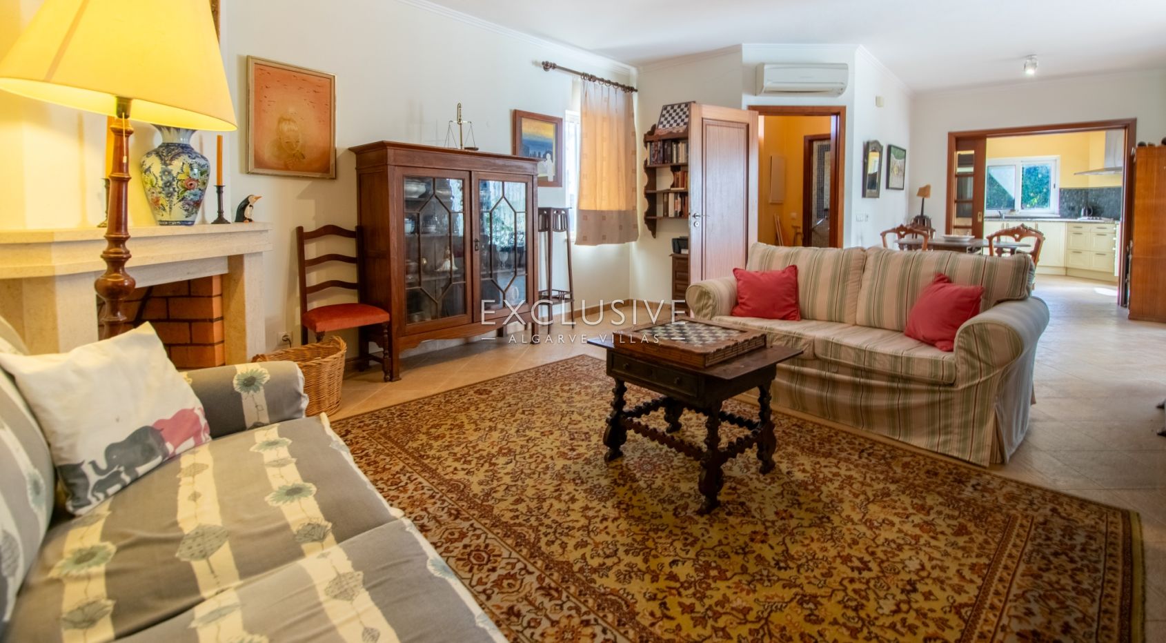 Charmantes Stadthaus mit 4 Schlafzimmern und Pool in dem ruhigen Dorf Estombar, Algarve