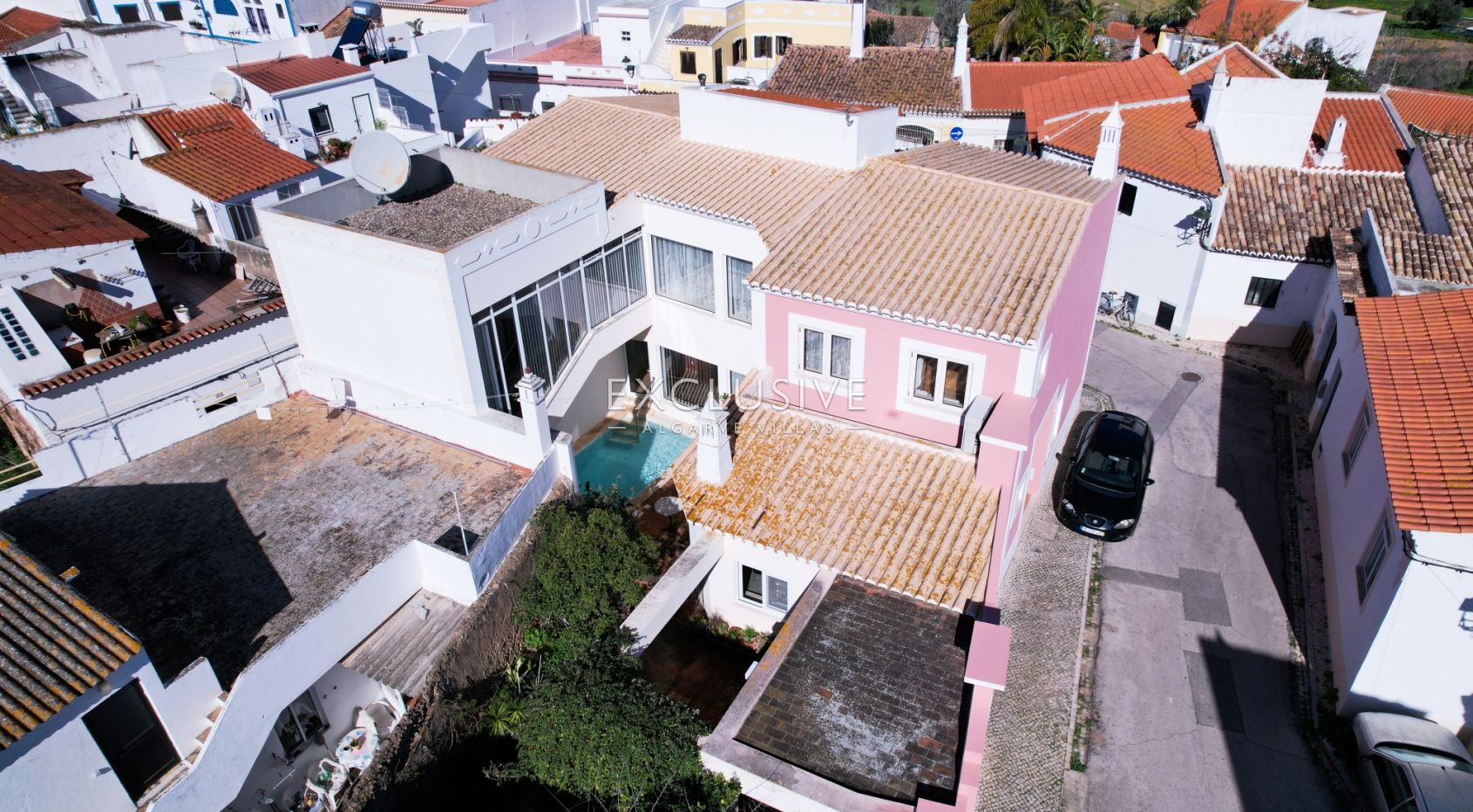 Charmantes Stadthaus mit 4 Schlafzimmern und Pool in dem ruhigen Dorf Estombar, Algarve