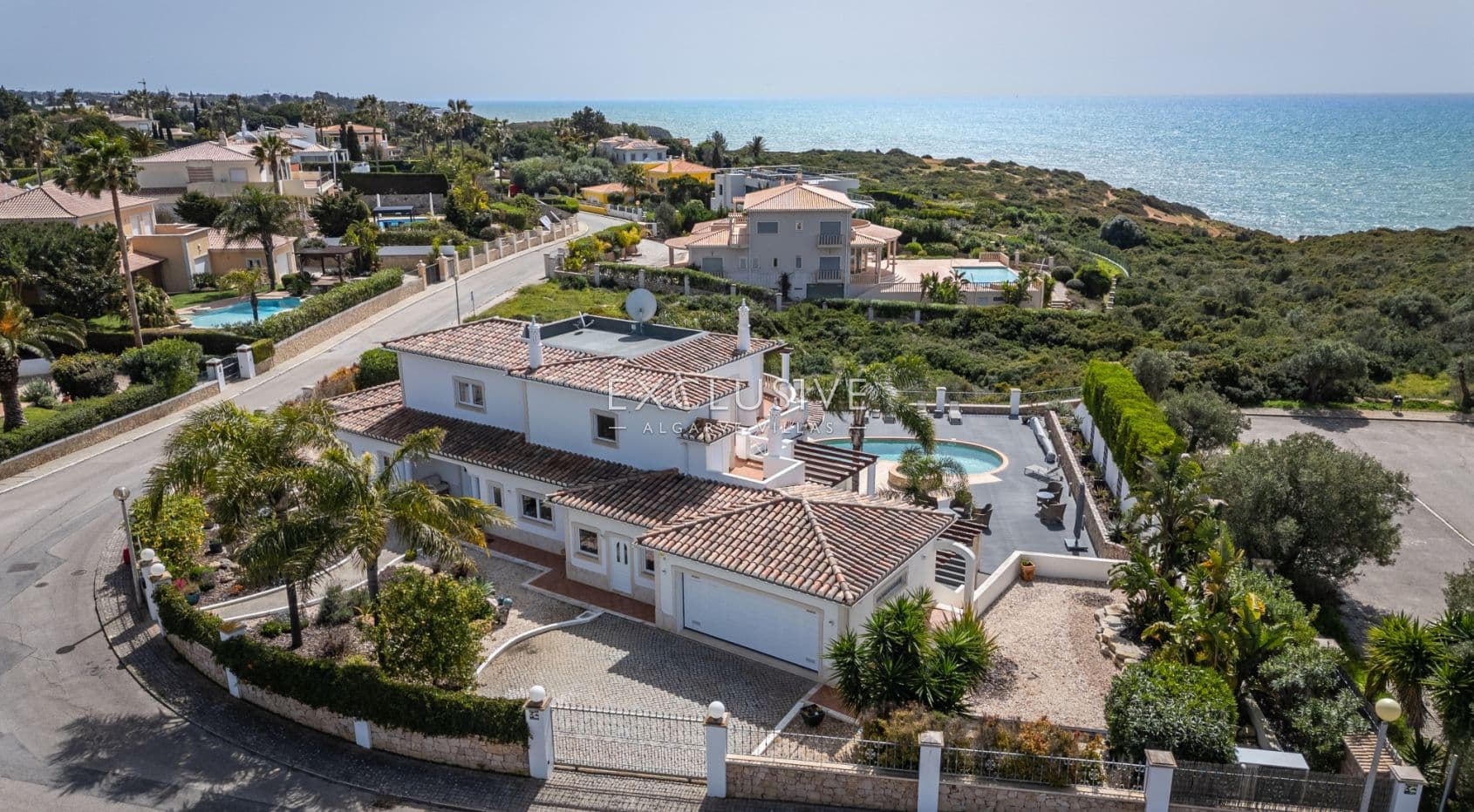 4+3 Schlafzimmer Villa in erster Meereslinie mit Klippen- und Meerblick Carvoeiro, Alga-1