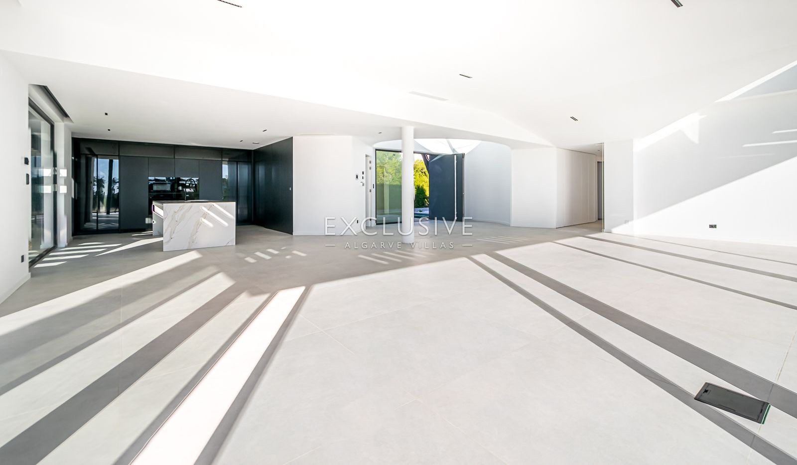 4 Schlafzimmer moderne Villa mit Pool und Meerblick in Carvoeiro, Algarve