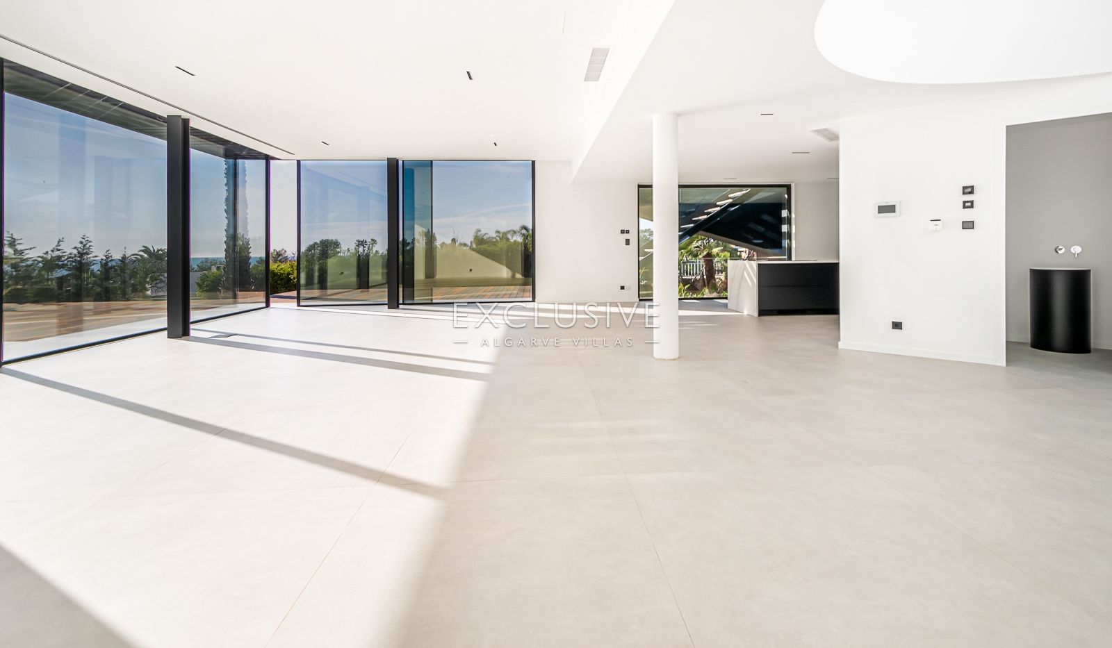 4 Schlafzimmer moderne Villa mit Pool und Meerblick in Carvoeiro, Algarve