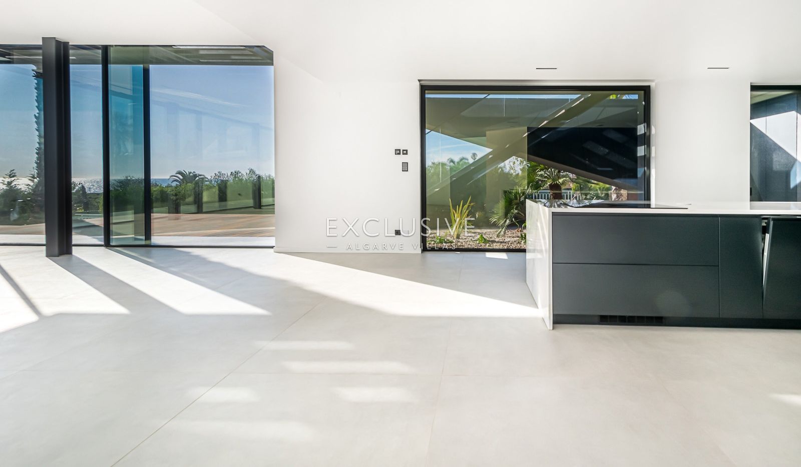 4 Schlafzimmer moderne Villa mit Pool und Meerblick in Carvoeiro, Algarve