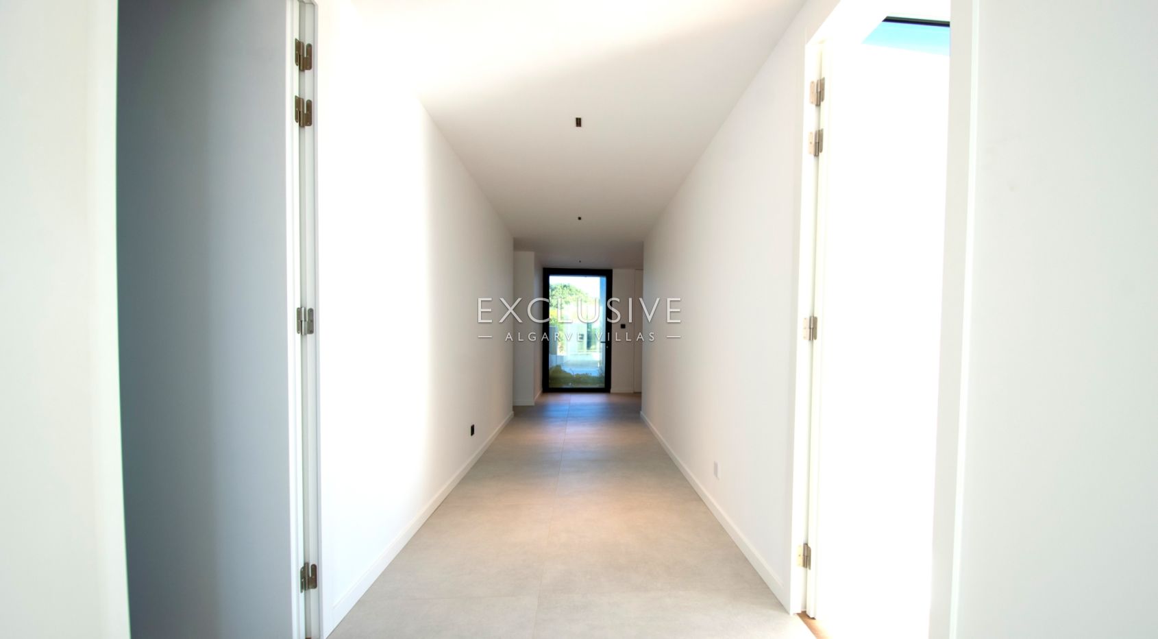 4 Schlafzimmer moderne Villa mit Pool und Meerblick in Carvoeiro, Algarve