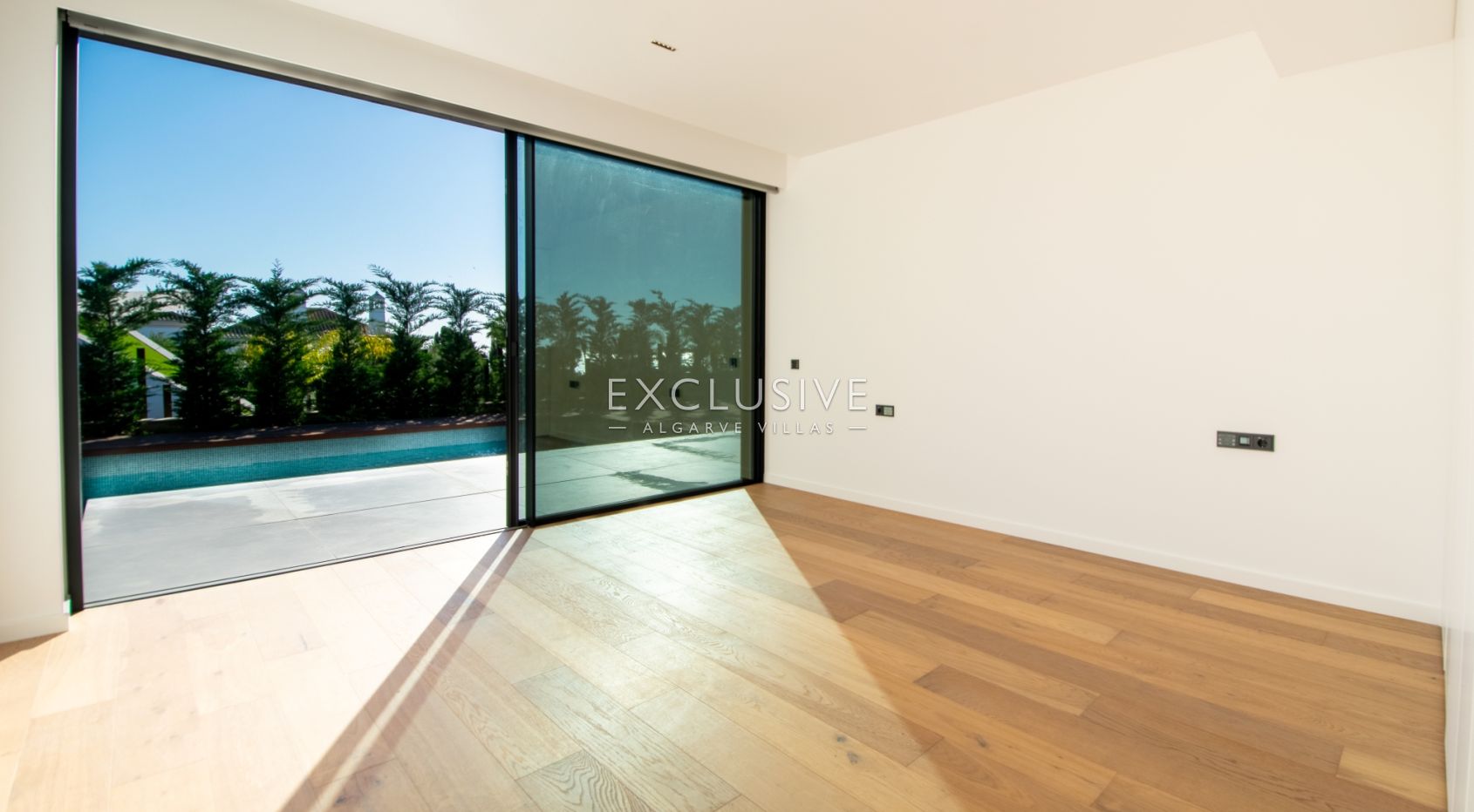 4 Schlafzimmer moderne Villa mit Pool und Meerblick in Carvoeiro, Algarve