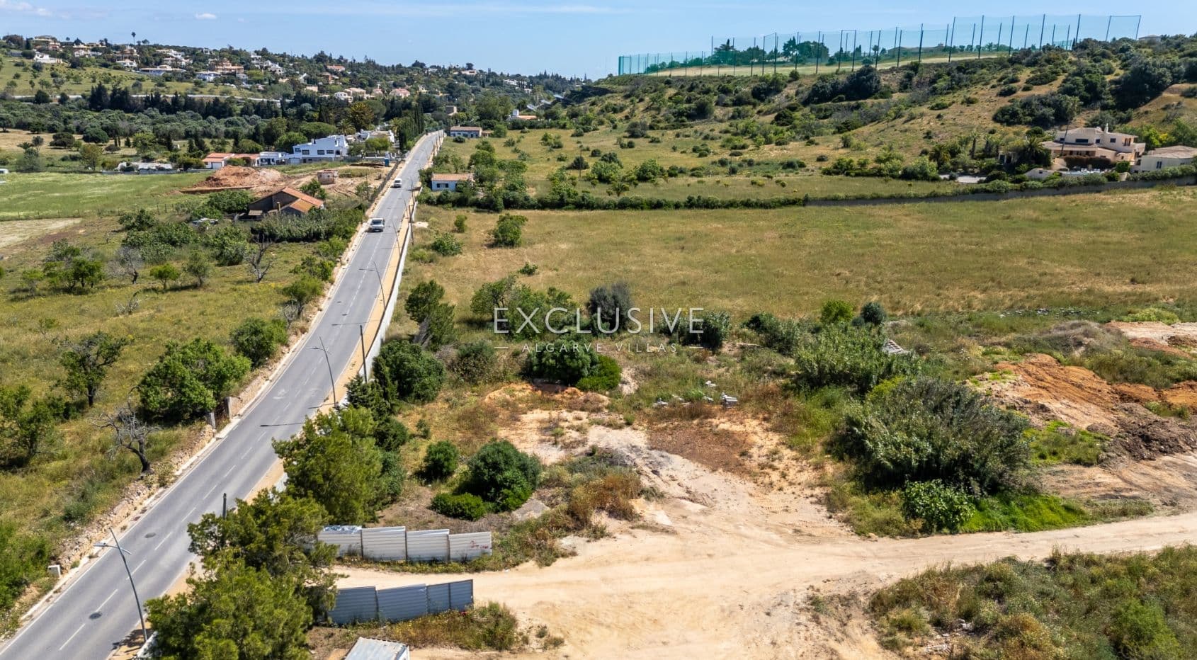 Grundstück mit Ruine und Planung in Vale Verde, bei Luz, Algarve