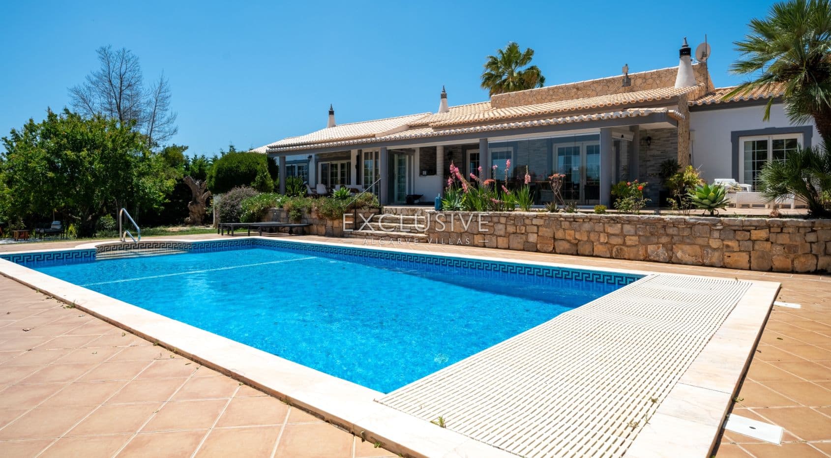 4+2 schlafzimmer haus mit pool auf grosses grundstuck im Carvoeiro-1