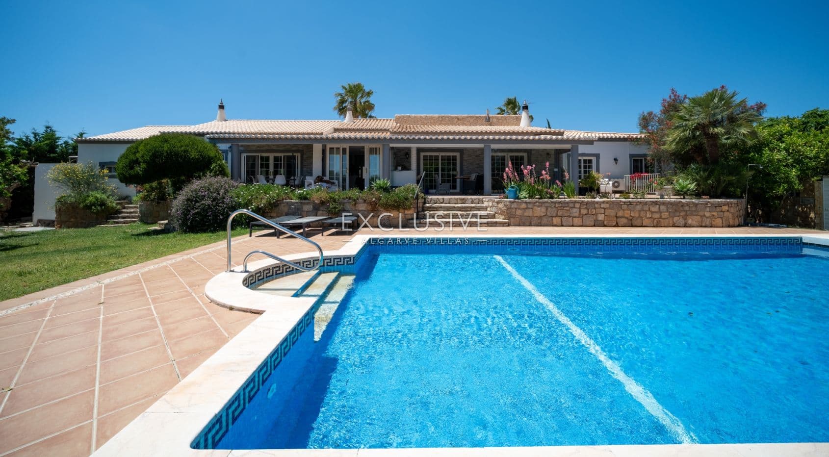 4+2 schlafzimmer haus mit pool auf grosses grundstuck im Carvoeiro-2