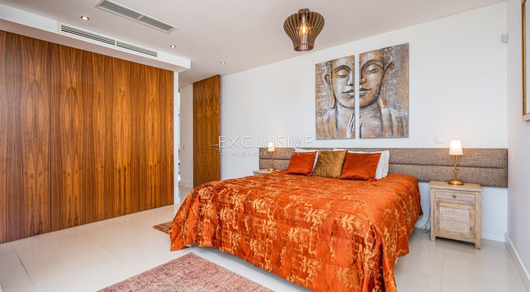 Contemporary Villa with fabulous Sea Views, Walking Distance to Beaches and Historic Centre
