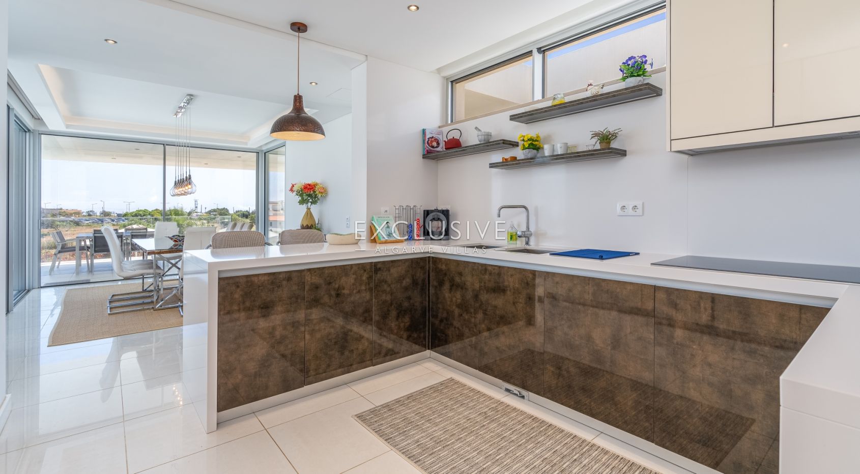 Contemporary Villa with fabulous Sea Views, Walking Distance to Beaches and Historic Centre