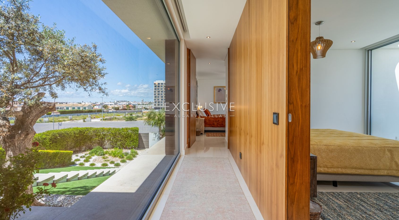 Contemporary Villa with fabulous Sea Views, Walking Distance to Beaches and Historic Centre