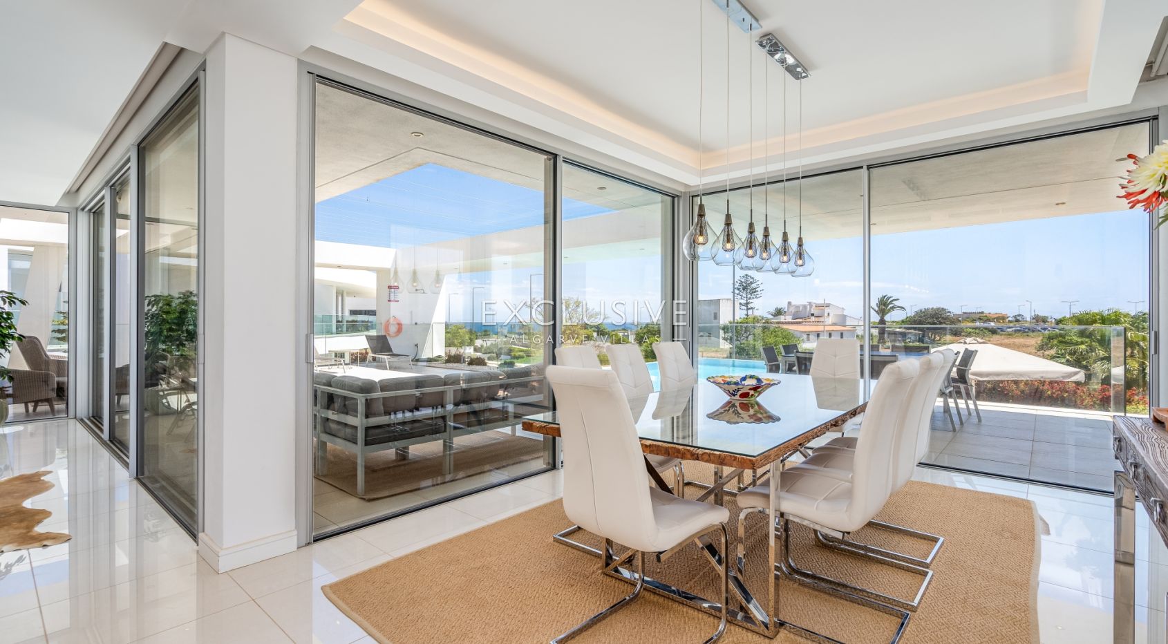 Contemporary Villa with fabulous Sea Views, Walking Distance to Beaches and Historic Centre