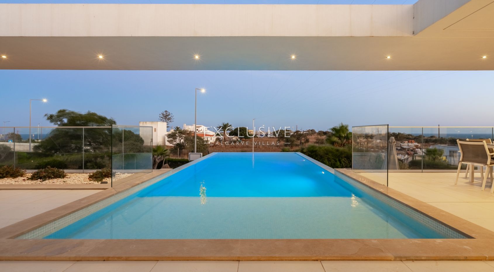 Contemporary Villa with fabulous Sea Views, Walking Distance to Beaches and Historic Centre