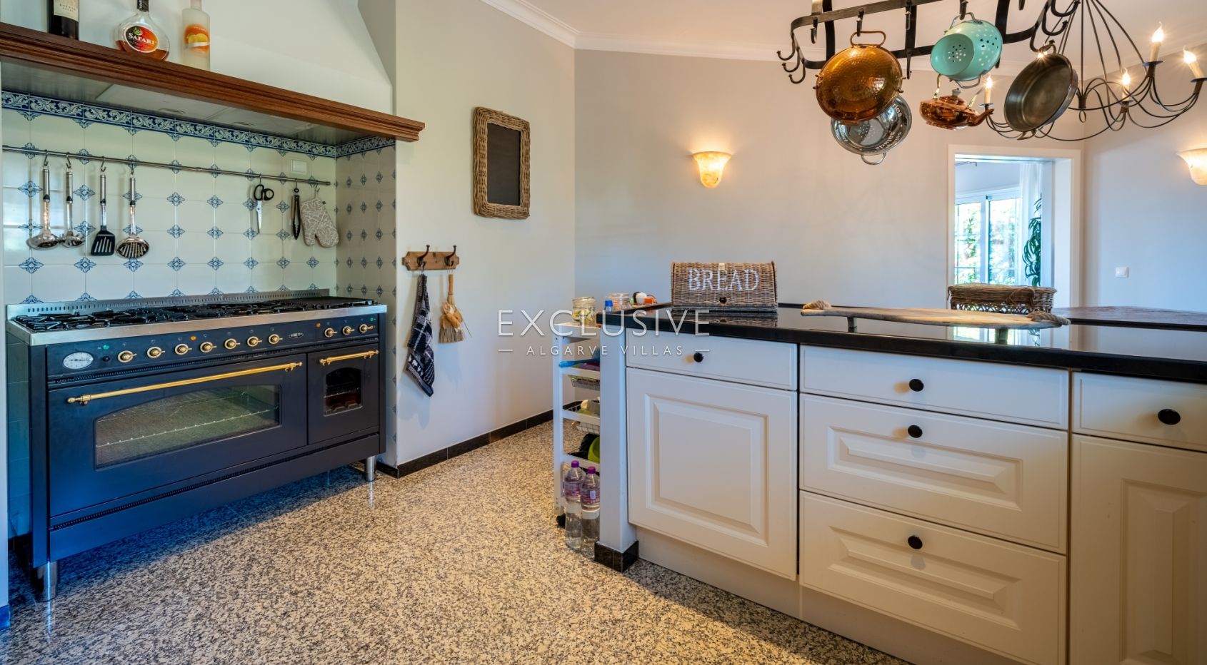 Charming Villa with seaview close to the beach, Alvor, Algarve