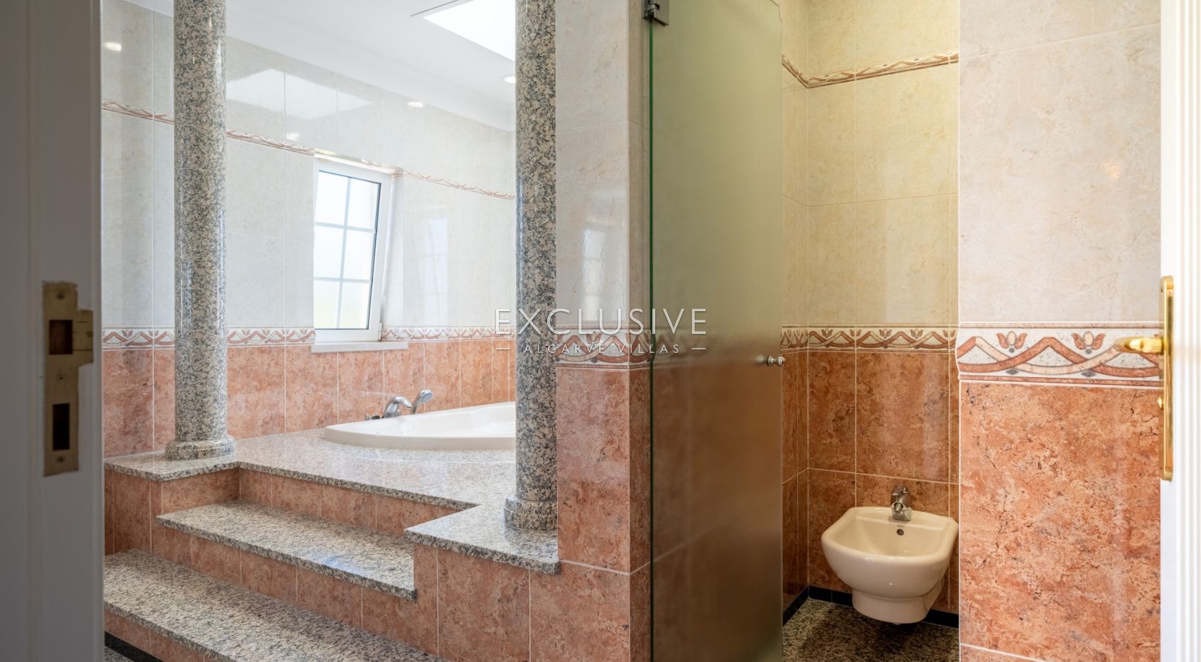 Charming Villa with seaview close to the beach, Alvor, Algarve