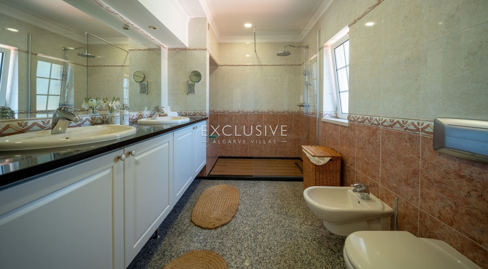 Charming Villa with seaview close to the beach, Alvor, Algarve