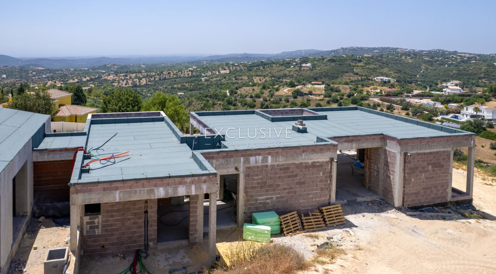 Neubau Villa mit 3 Schlafzimmern, Pool und Küstenblick in der Nähe von Loule, Algarve