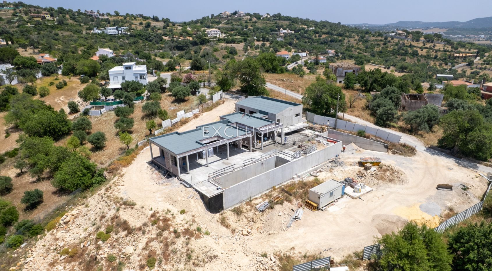 Neubau Villa mit 3 Schlafzimmern, Pool und Küstenblick in der Nähe von Loule, Algarve