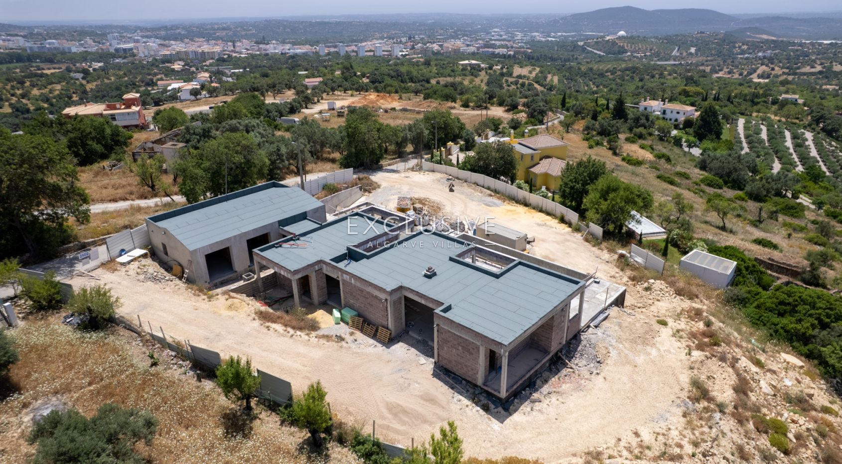 Neubau Villa mit 3 Schlafzimmern, Pool und Küstenblick in der Nähe von Loule, Algarve