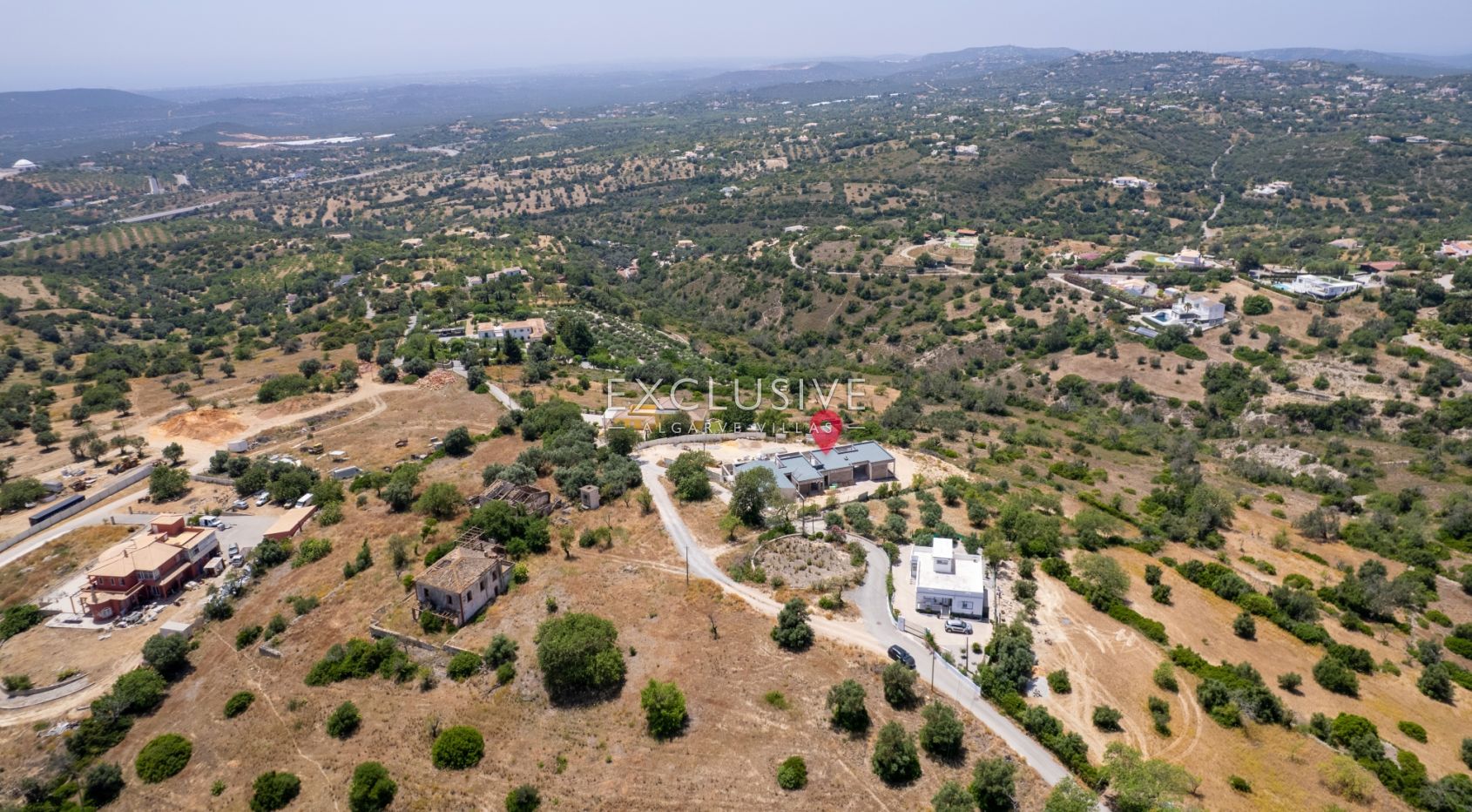 Neubau Villa mit 3 Schlafzimmern, Pool und Küstenblick in der Nähe von Loule, Algarve