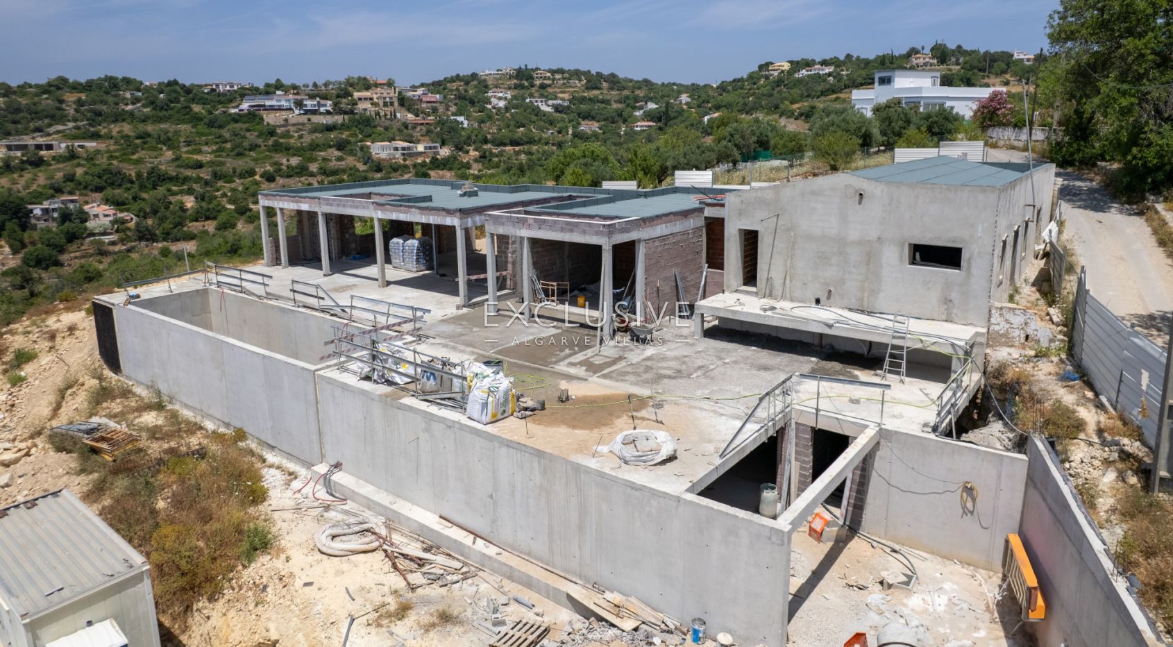 Neubau Villa mit 3 Schlafzimmern, Pool und Küstenblick in der Nähe von Loule, Algarve